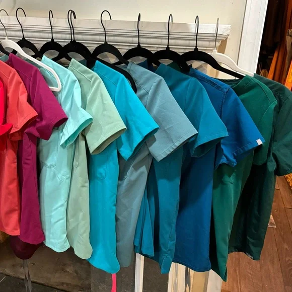 Figs XS Scrub Sets - Picture 2 of 4